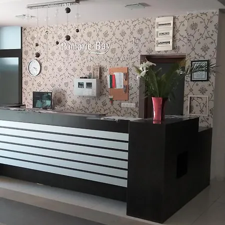 Апартаменти В Поморие Комплекс На Първа Линия Плаж 아파트 *